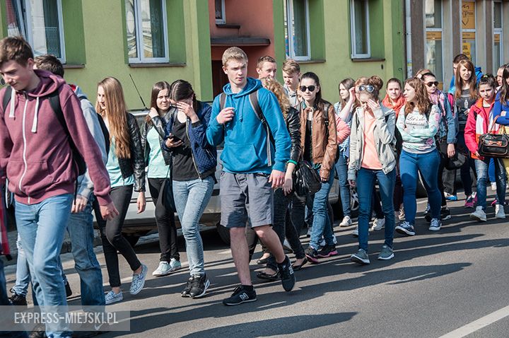 Parada dzieci promująca zdrowe odżywianie