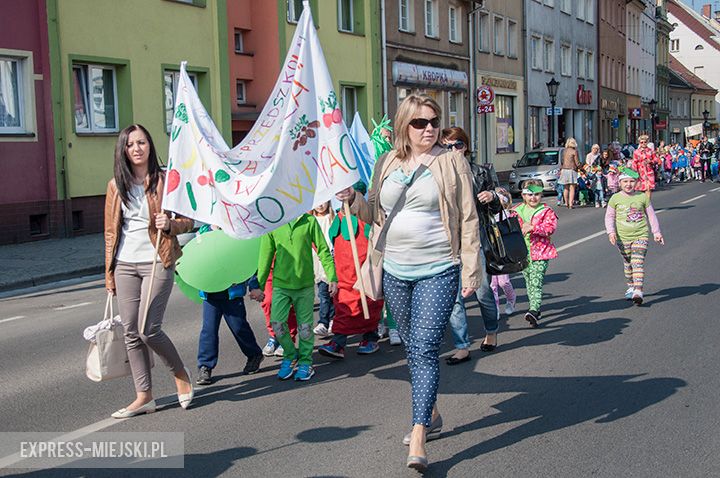 Parada dzieci promująca zdrowe odżywianie