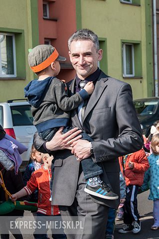 Parada dzieci promująca zdrowe odżywianie