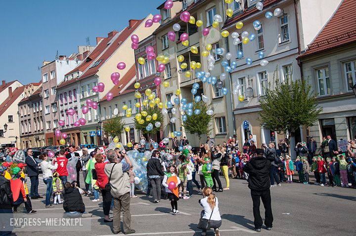 Parada dzieci promująca zdrowe odżywianie