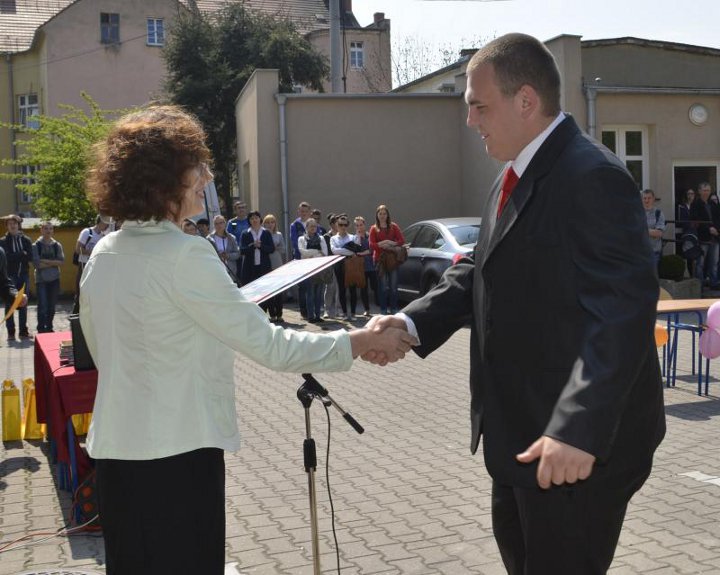 W szkołach pożegnano maturzystów