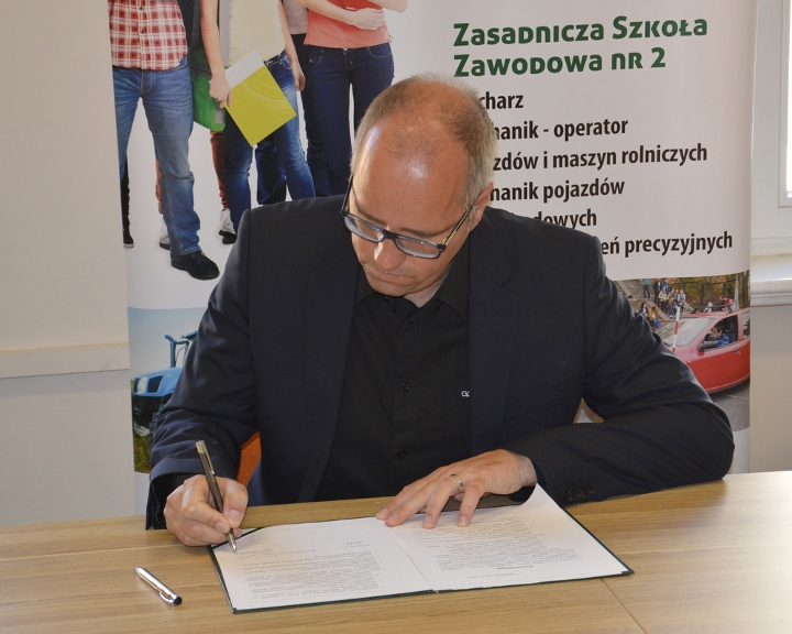 Podpisanie porozumienia w starostwie