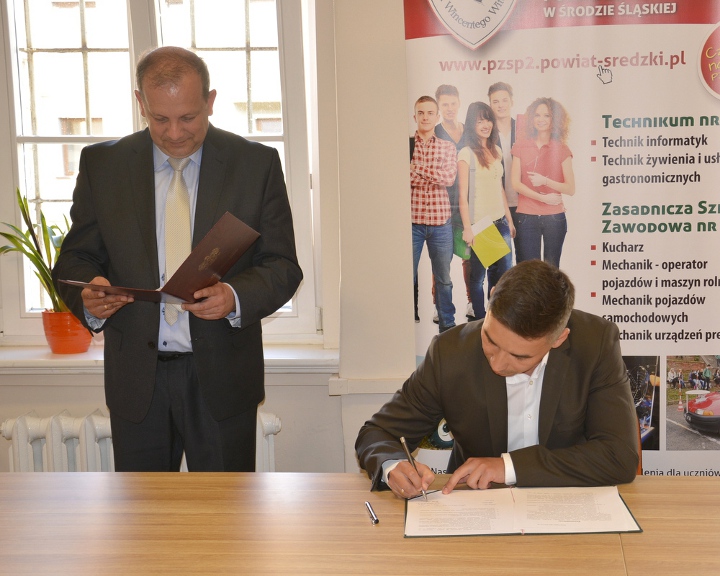 Podpisanie porozumienia w starostwie