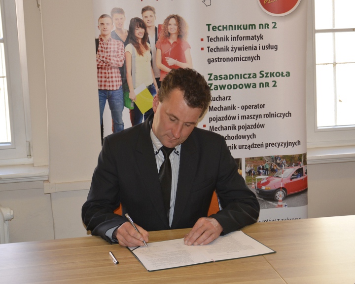 Podpisanie porozumienia w starostwie