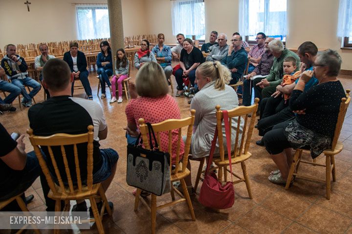 Spotkanie w sprawie reaktywacji szkoły podstawowej w Dębicach