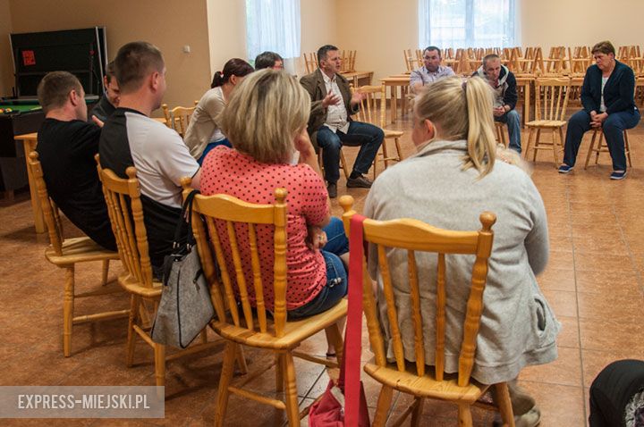 Spotkanie w sprawie reaktywacji szkoły podstawowej w Dębicach