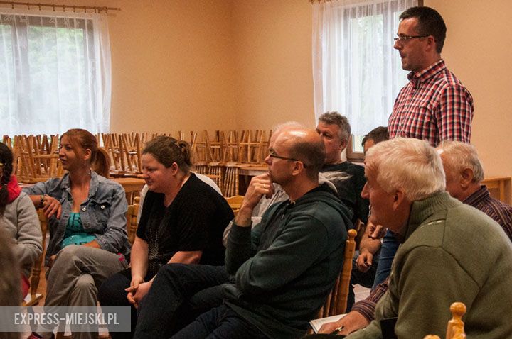 Spotkanie w sprawie reaktywacji szkoły podstawowej w Dębicach