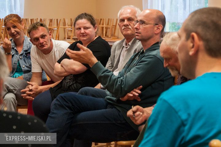 Spotkanie w sprawie reaktywacji szkoły podstawowej w Dębicach