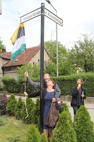 Odsłonięcie tabliczki z nazwą ul. Boleslawa Karnasa przez jego rodzinę