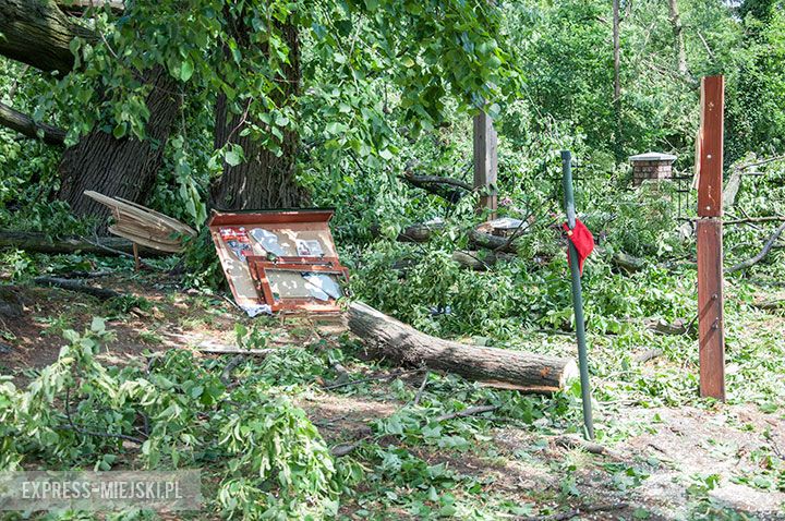 Ramułtowice (gm. Kostomłoty). Wejście na plac kościelny