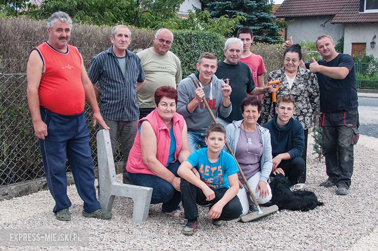 - To sołtys nas motywuje do prac na rzecz naszej miejscowości- mówią mieszkańcy Bukówka. - Nie ma drugiego takiego w całym powiecie - dodają.