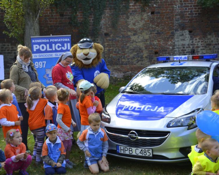 Przekazanie samochodu średzkiej policji