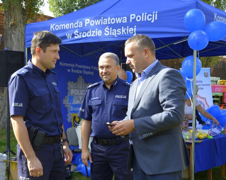 Przekazanie samochodu średzkiej policji