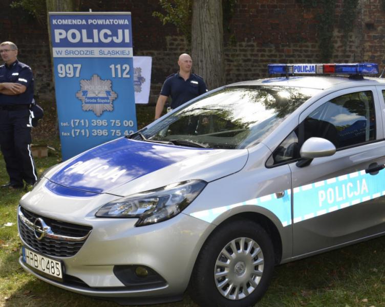 Przekazanie samochodu średzkiej policji