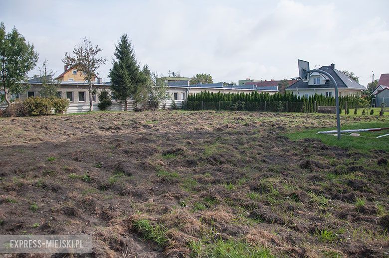 Na ulicy Lipowej powstaje boisko