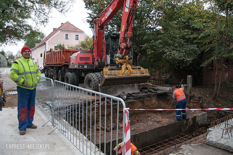 Zawalił się mostek. Droga będzie przejezdna dopiero przed Wszystkimi Świętymi