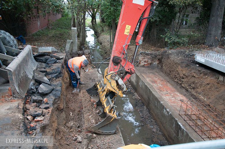 Zawalił się mostek. Droga będzie przejezdna dopiero przed Wszystkimi Świętymi
