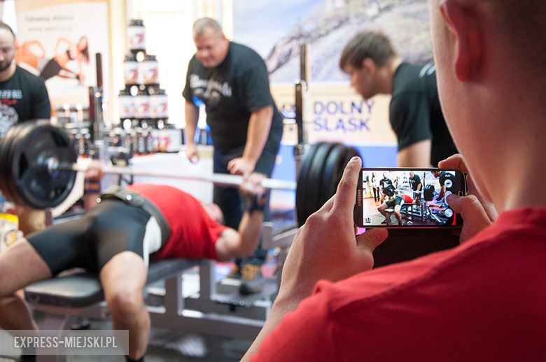 Otwarte Mistrzostwa Powiatu Średzkiego Mężczyzn w Wyciskaniu Sztangi Leżąc