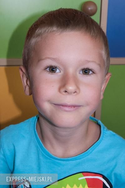 Bartek: Wczoraj paliłem znicze na cmentarzu za dziadka i babcię.