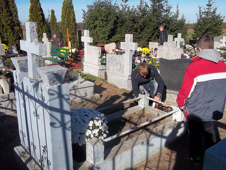 Zebrane znicze zostały zapalone 1 listopada na grobach