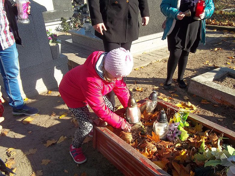 Zebrane znicze zostały zapalone 1 listopada na grobach