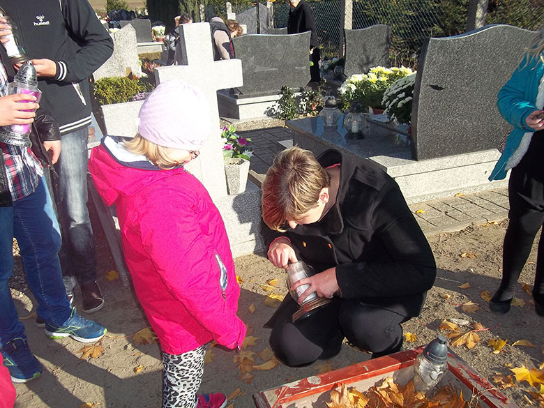 Zebrane znicze zostały zapalone 1 listopada na grobach