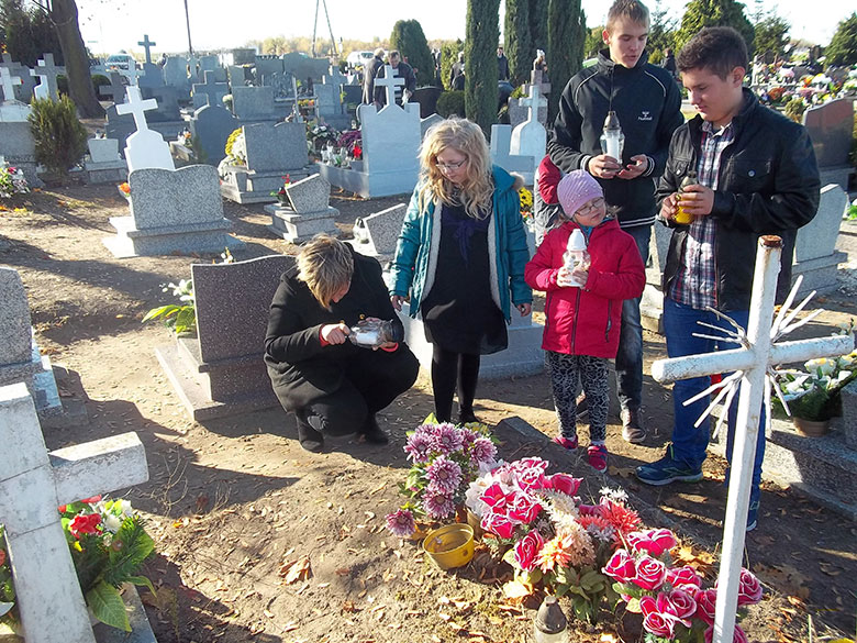 Zebrane znicze zostały zapalone 1 listopada na grobach