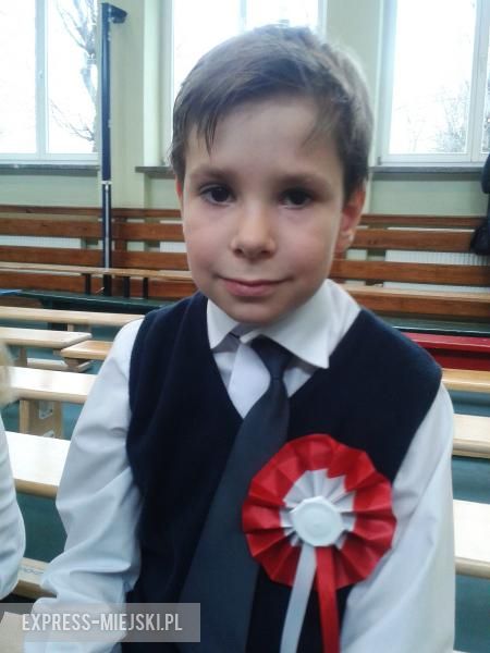 Filip, klasa 1a: Święto Niepodległości jest świętem całej Polski i świętem narodowym. Tego dnia cała Polska musi stać na baczność i być przygotowana na to święto. Śpiewamy też hymn narodowy. 