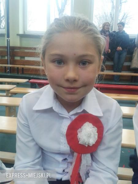 Julia, klasa 2c: Święto Niepodległości obchodzimy 11 listopada. Tego dnia świętujemy pamięć żołnierzy, którzy walczyli za naszą Polskę. Żeby nasza Polska wygrała, ale wróg i tak, i tak, i tak był silniejszy. A Polska nigdy, nigdy się nie poddawała na 123 lata. Wrogowie chcieli wymazać naszą Polskę z mamy geograficznej.