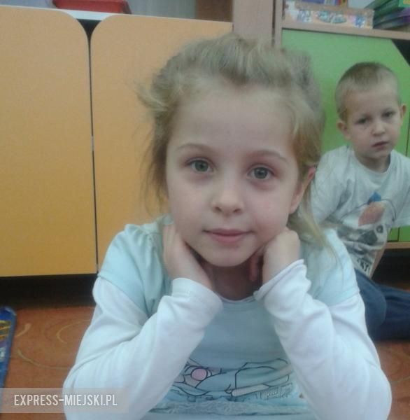 Karolinka: Lubię jeść warzywa i owoce, banana i jeszcze arbuza. Bardzo lubię frytki i kisielek. Nie lubię buraków i szpinaku.