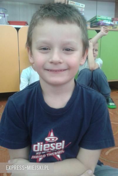 Marcel: Lubię jeść mandarynki, jabłka, czekoladę, cukierki i batoniki czekoladowe. Nie lubię jeść pomidorów pokrojonych na plasterki i jajek. Nie lubię też zup. W przedszkolu lubię arbuzy, ziemniaczki pokrojone na kawałki i marchewki, i jeszcze inne rzeczy.