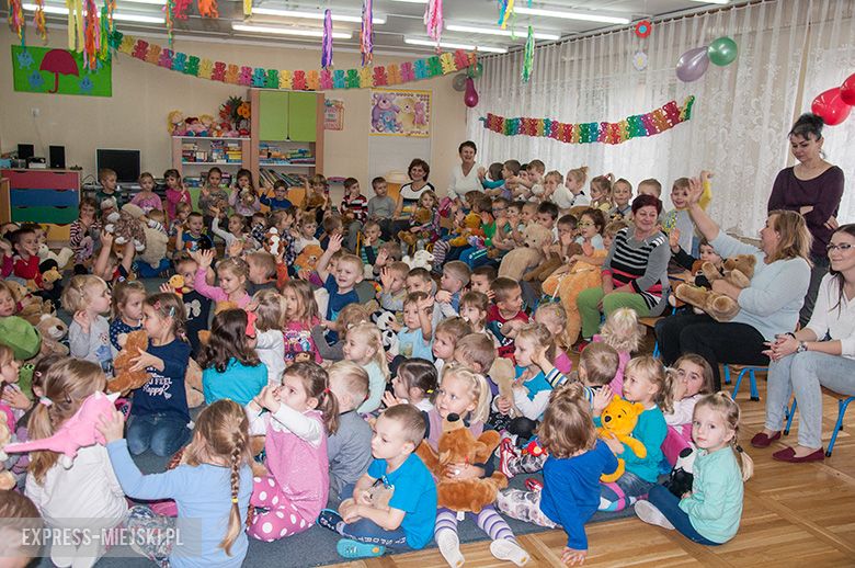 W sali grupy Krasnoludki zebrało się całe przedszkole