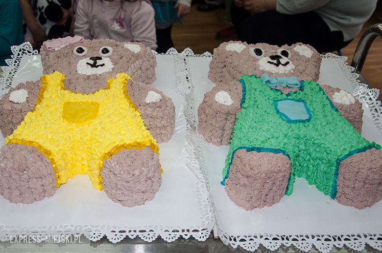 Każda z pięciu grupy przedszkolnych otrzymała słodki upominek...