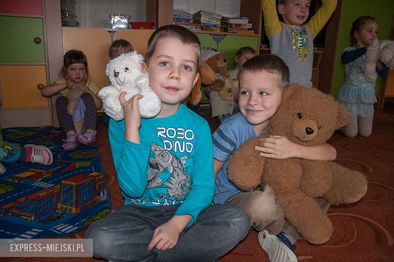 Jasiu: Mój miś nazywa się Pan Happy i mam go ze sklepu od mamy i taty. Lubię się z nim bawić, tulić się i z nim spać. Pan Happy to mój najlepszy przyjaciel.

Kuba:Mój misio nazywa się Pan Paweł i dostałem go na urodziny od mojej babci. Lubię się do niego przytulać, spać z nim, bawić się i wychodzić z nim na dwór. 
