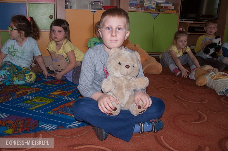 Hubert: Mój misiu nazywa się Misiu. Misia mam ze ślubu mamy. Lubię się z nim bawić.