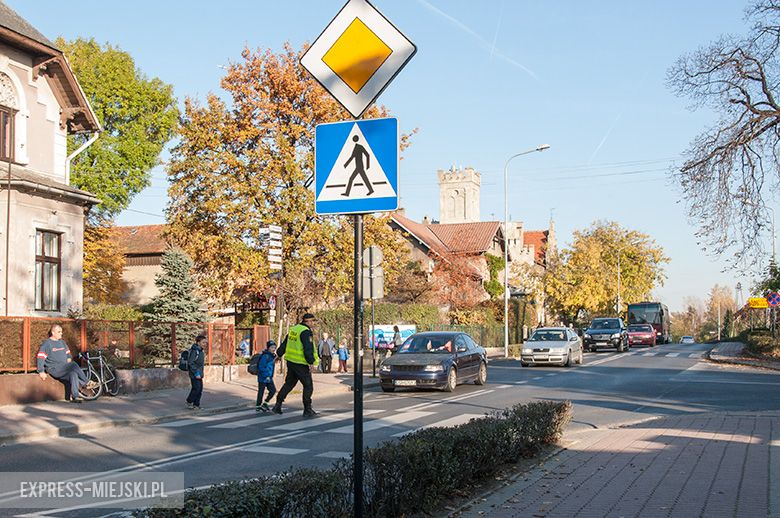 Skrzyżowanie obsługują obecnie strażnicy miejscy