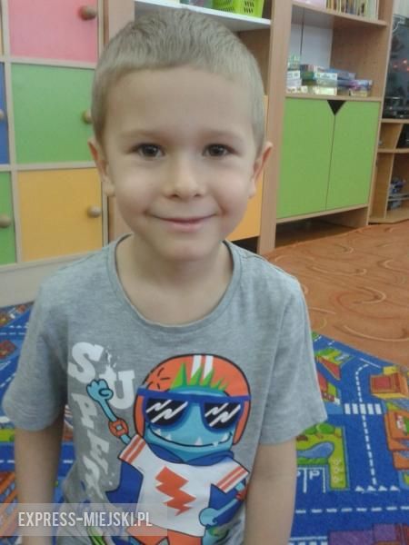 Bartek: Na święta przyjeżdżają do nas goście, ubiera się choinkę i szykuje stół. Będzie barszcz, pierogi z kapustą i ryba. Przy stole dzielimy się opłatkiem i składamy życzenia. Chciałabym od gwiazdora dostać robota - transformersa.