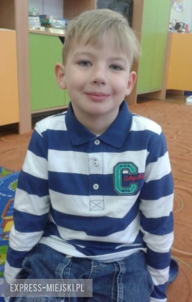 Mateusz: Poprosiłem gwiazdora o tor Hot Wheels. Nigdy go nie widziałem, ale jest inny niż Mikołaj. Gwiazdor moim zdaniem ubrany jest na czarno, ma czarny worek i czarne sanie. W domu ubieramy choinkę wszyscy razem - z mamą i tatą. Na święta przyjeżdża do nas rodzina, moja siostra i będziemy kolędować. 