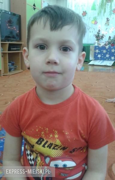 Gracjan: Jeszcze nie ma choinki, ale jutro będą ją miał. Pojadę do babci Krysi i jak jest przygotowany stół, to babcia gotuje pierogi, barszcz i jakieś sałatki. A potem będę ubierał choinkę z mamą i tatą, a łańcuchy z babcią i dziadkiem. Lubię podczas świąt być grzeczny i dostawać prezenty. Od gwiazdora dostanę Spidermana i Iron Mana , bo Hulka już mam.