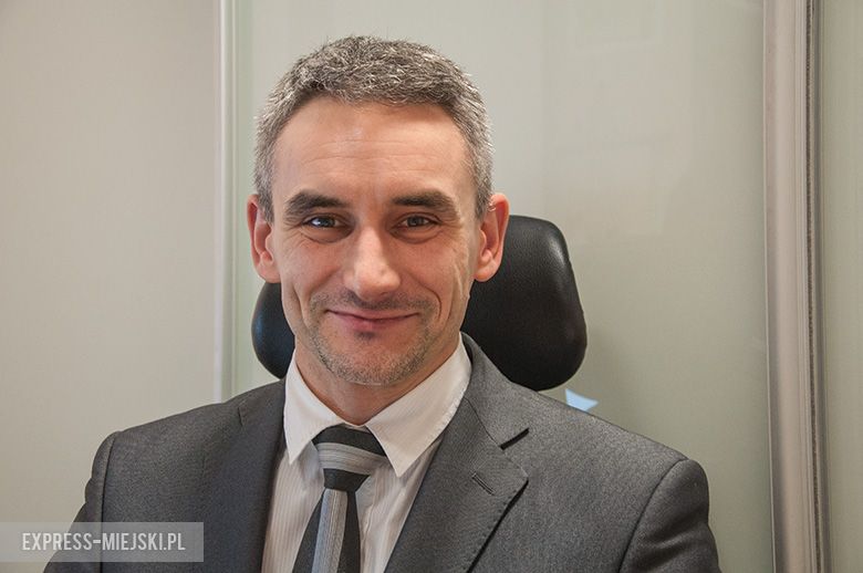 Sebastian Stępniak, mieszkaniec Środy Śląskiej, właściciel przedszkola Entliczek: W dzisiejszych czasach, w szybkim tempie życia, coraz mniej czasu spędzamy z osobami, z którymi powinniśmy go spędzać. Dlatego moim postanowieniem noworocznym jest przede wszystkim to, by więcej czasu spędzać z rodziną i bliskimi przyjaciółmi.