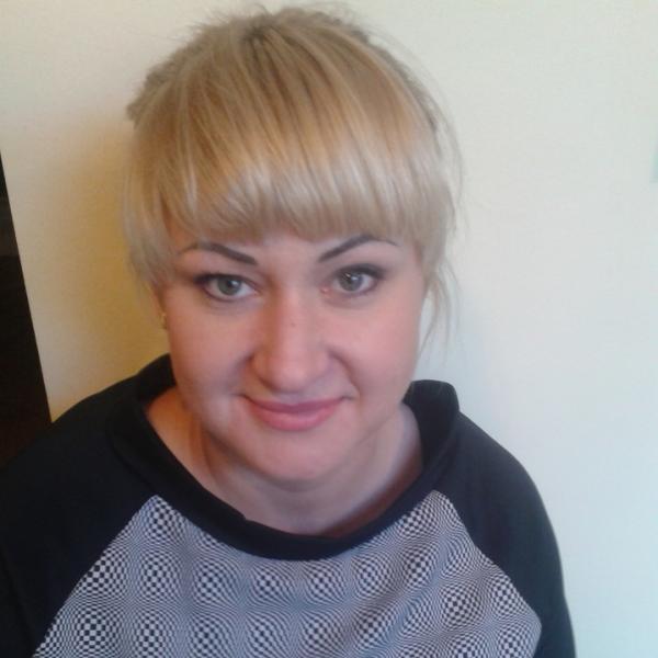 Magdalena Fuskas-Petryk, właścicielka Salonu Urody Estetic: Salon Estetic w Środzie Śląskiej wraz ze swoją załogą w nowym roku planuje rozwijać i udoskonalać swoje umiejętności i kwalifikacje. Planujemy wprowadzić kilka nowości w zakresie kosmetologii estetycznej i pielęgnacji. Zamiarem naszym jest również zakup nowego sprzętu, by dać naszym klientom jeszcze większą satysfakcję z wykonywanych w naszym salonie zabiegów. 