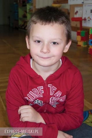 Marcel: Mam jedną babcię Kaśkę i jednego dziadka. Mój dziadek lubi jeść czekoladę i czasami bywa chory. Czasem mogę odwiedzać mojego dziadka i babcię. Z dziadkiem oglądam gazety Lego Ninjago. Kocham moich dziadków, bo dali mi dużo żyć.   