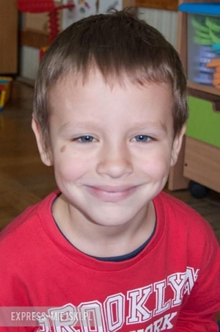 Janek: Mam babcię Basię i dziadka Janka. Oni mieszkają w Leśnicy. Mam jeszcze babcię Czesię. Z babcią i dziadkiem lubię się bawić. Lubię dostawać u babci słodycze i lody. Bardzo kocham moich dziadków za miłość. Chciałbym życzyć im dużo zdrowia i szczęścia. 