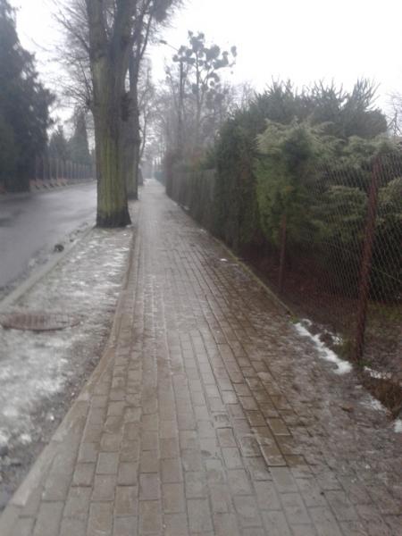 Oblodzone i śliskie chodniki w naszym mieście