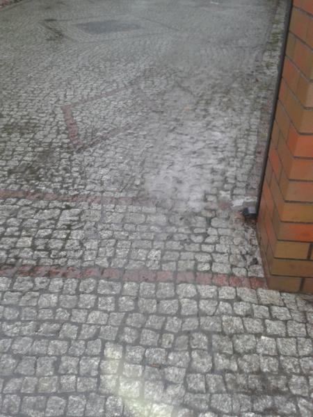 Oblodzone i śliskie chodniki w naszym mieście