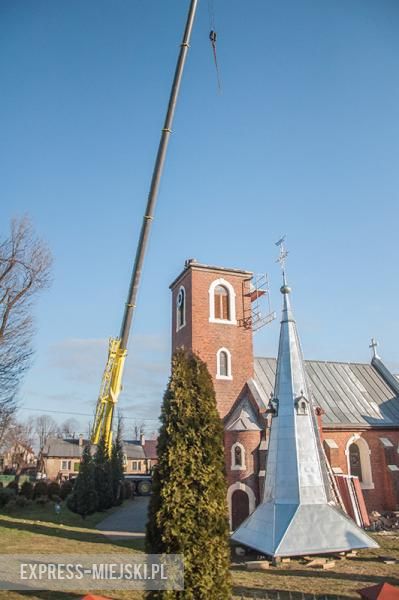 Montaż nowej kopuły trwał przeszło dwie godziny