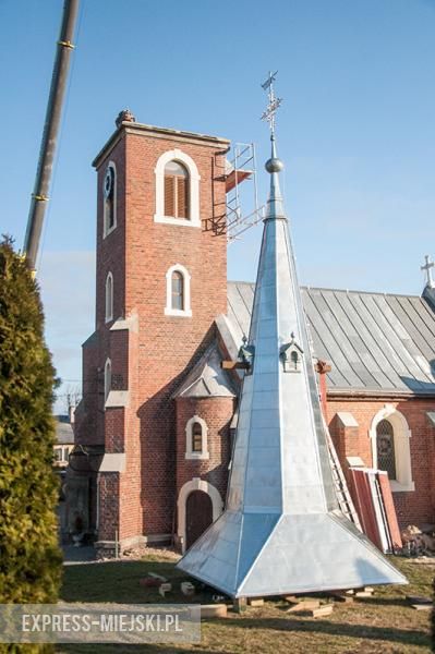 Montaż nowej kopuły trwał przeszło dwie godziny