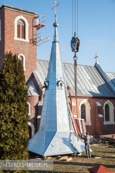 Montaż nowej kopuły trwał przeszło dwie godziny