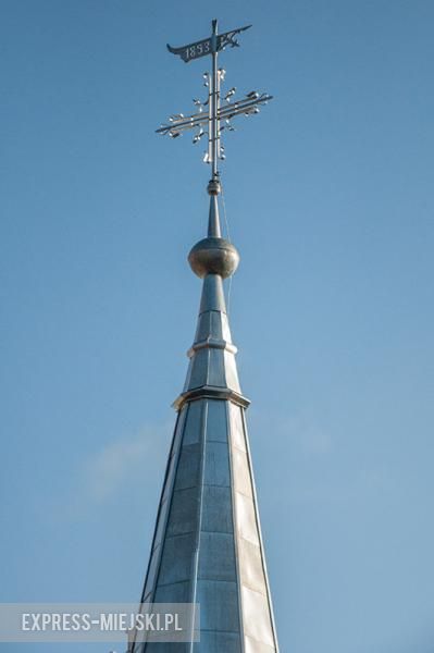 Montaż nowej kopuły trwał przeszło dwie godziny