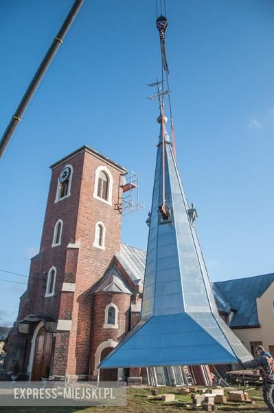 Montaż nowej kopuły trwał przeszło dwie godziny